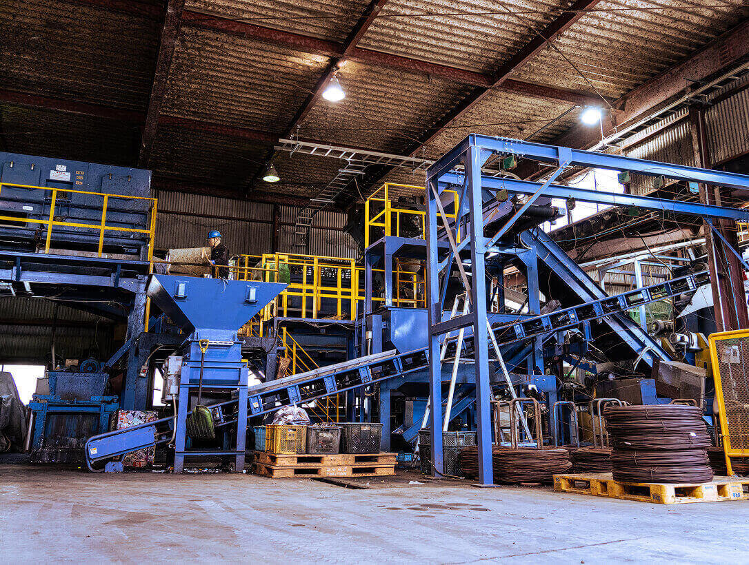 工場内の機械の写真