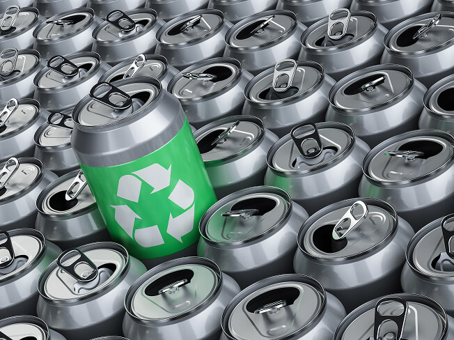 たくさんの缶の写真