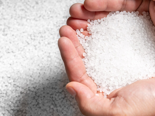 廃プラスチックを破砕し減容固化した写真