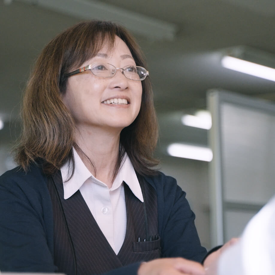 事務員の女性の写真