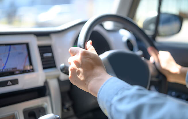 運転している人の写真